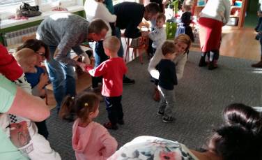 Zdjęcie aktualności Krasnoludki w świątecznym nastroju