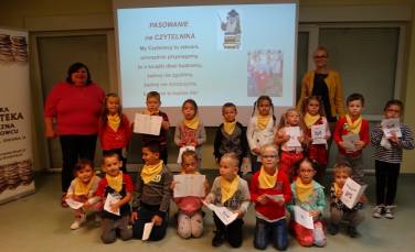 Zdjęcie aktualności Pasowanie na Czytelnika