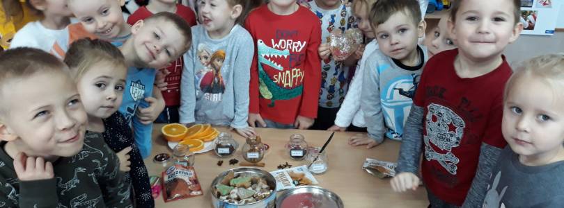 Zdjęcie główne aktualności Poznajemy zapachy świąt.