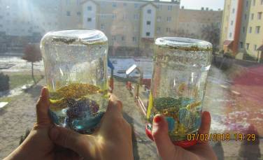 Zdjęcie aktualności  Mali Przyrodnicy eksperymentują