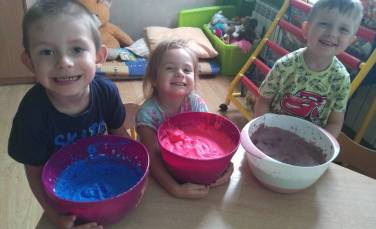 Zdjęcie aktualności Malowanie pianą 