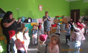 Zdjęcie aktualności Pasowanie w grupie Krasnoludków