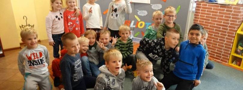 Zdjęcie główne aktualności Pasowanie na Czytelnika - Mali Podróżnicy