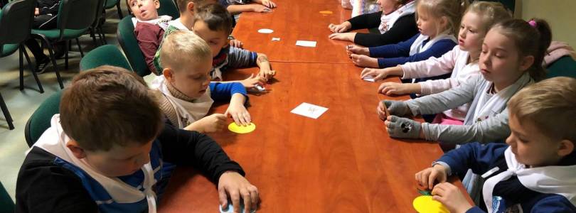 Zdjęcie główne aktualności Starszaki w bibliotece
