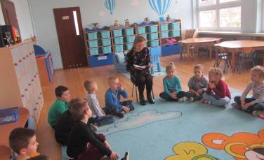 Zdjęcie aktualności Czytanie bajek