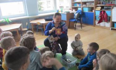 Zdjęcie aktualności Czytanie bajek