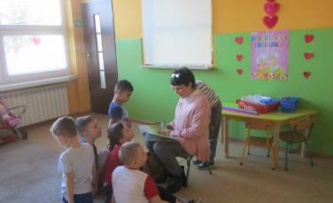 Zdjęcie aktualności Czytanie bajek