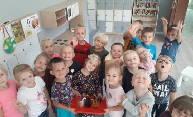 Zdjęcie aktualności Eksperymenty chemiczne - Mali Odkrywcy