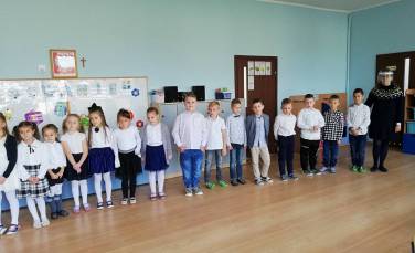 Zdjęcie aktualności Pasowanie w grupie ,,Małych Podróżników''