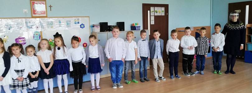 Zdjęcie główne aktualności Pasowanie w grupie ,,Małych Podróżników''