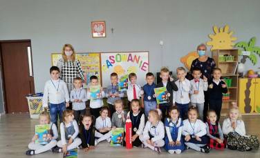 Zdjęcie aktualności Pasowanie w grupie ,,Małych Przyrodników''