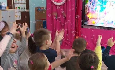 Zdjęcie aktualności Teatrzyk ,,Urodziny Alicji'