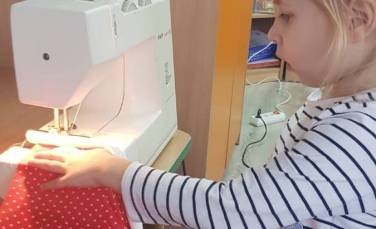 Zdjęcie aktualności Szyjemy czapeczki 