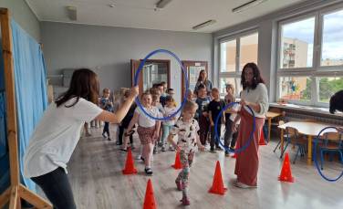 Zdjęcie aktualności Zabawy i zajęcia z uczniami z LO z Zespołu Szkół   Nr2