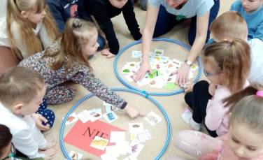 Zdjęcie aktualności Mali Podróżnicy w Powiatowej Bibliotece Publicznej