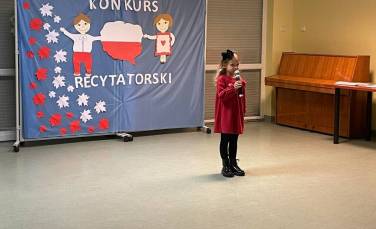 Zdjęcie aktualności Konkurs recytatorski „Polak też przedszkolak - Strofy dla mojej ojczyzny”