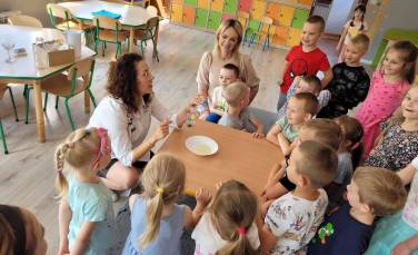 Zdjęcie aktualności Zajęcia pokazowe prowadzone przez Panią Agnieszkę