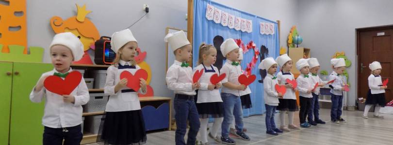 Zdjęcie główne aktualności Pracowite Pszczółki i Kubusie witają Babcie i Dziadków