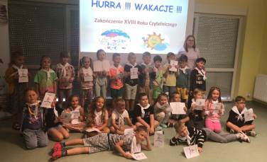 Zdjęcie aktualności Hurra wakacje - zakończenie roku w Miejskiej Bibliotece Publicznej