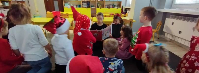 Zdjęcie główne aktualności Czytanie bajki u Pszczółek