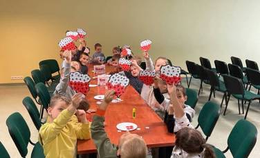 Zdjęcie aktualności Dzień Flagi Rzeczypospolitej Polskiej w Miejskiej Bibliotece Publicznej