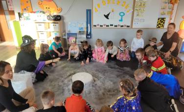 Zdjęcie aktualności Doświadczenia z suchym lodem- Kubusie