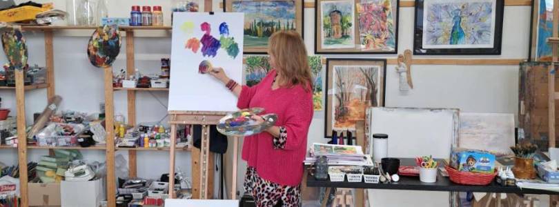 Zdjęcie główne aktualności Zajęcia plastyczne- Mali Podróżnicy