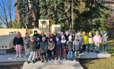 Zdjęcie aktualności Zapalenie znicza ku pamięci poległym.