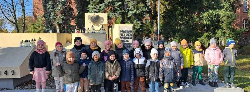 Zdjęcie główne aktualności Zapalenie znicza ku pamięci poległym.