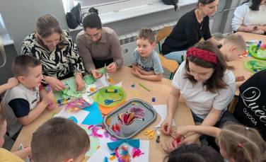 Zdjęcie aktualności Warsztaty plastyczne w grupie Małych Odkrywców